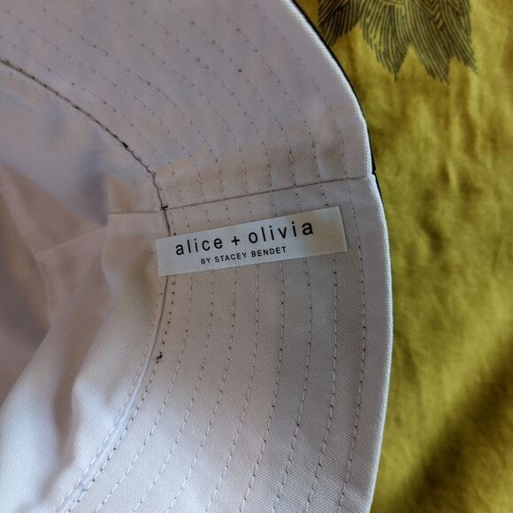 alice + Olivia reversible daisy bucket hat by Stacy bendet nwt - Picture 5 of 5